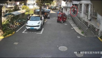 快递员将7999元的手机放门口，买家没收到！20多天后，手机自己“报警”了
