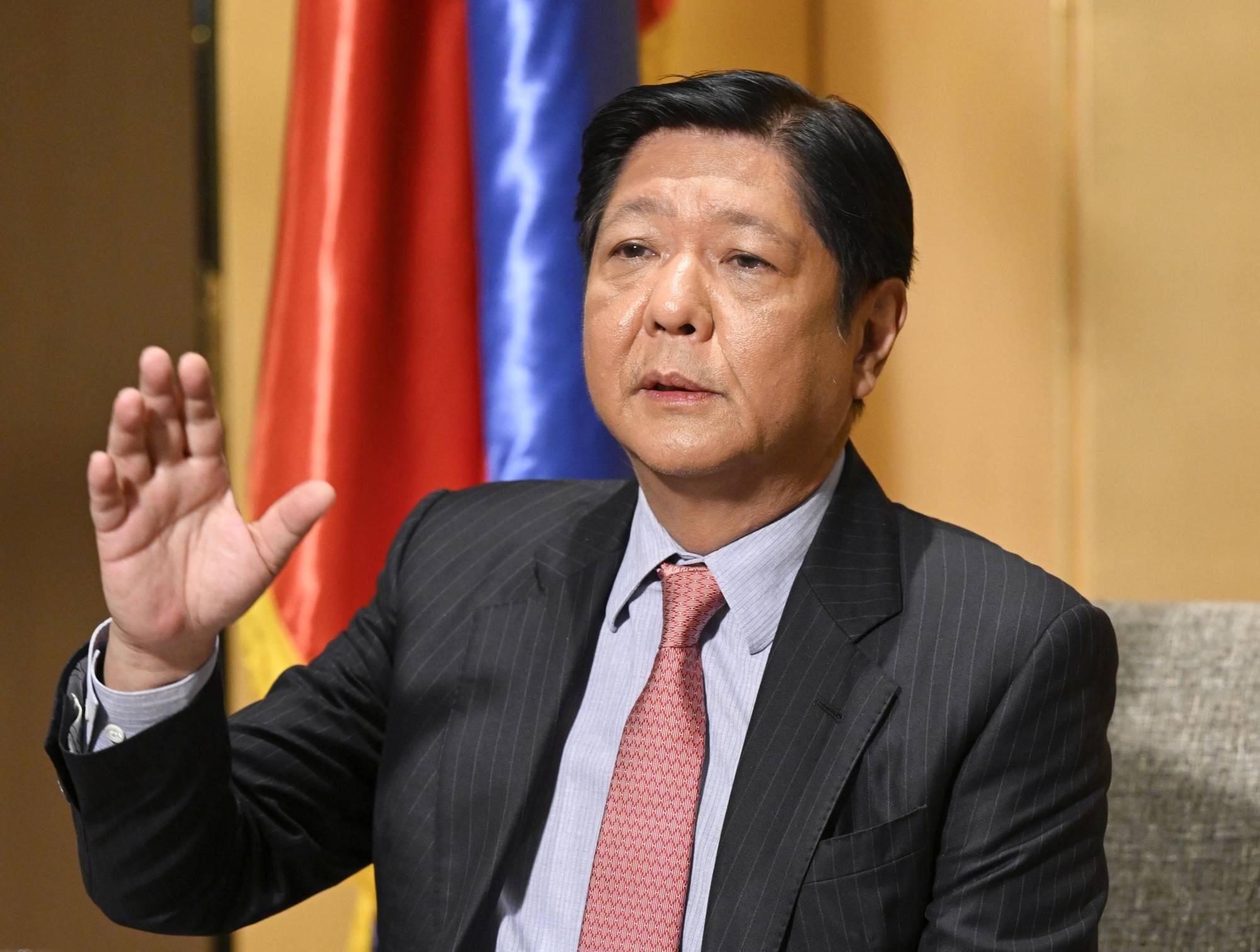 不到5天,抗议人数翻了10倍,杜特尔特回不来了,莎拉将独自出战