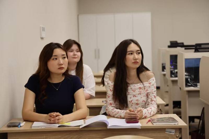 习主席的丝路故事丨习主席关心的哈萨克斯坦这所学校,现在咋样了?