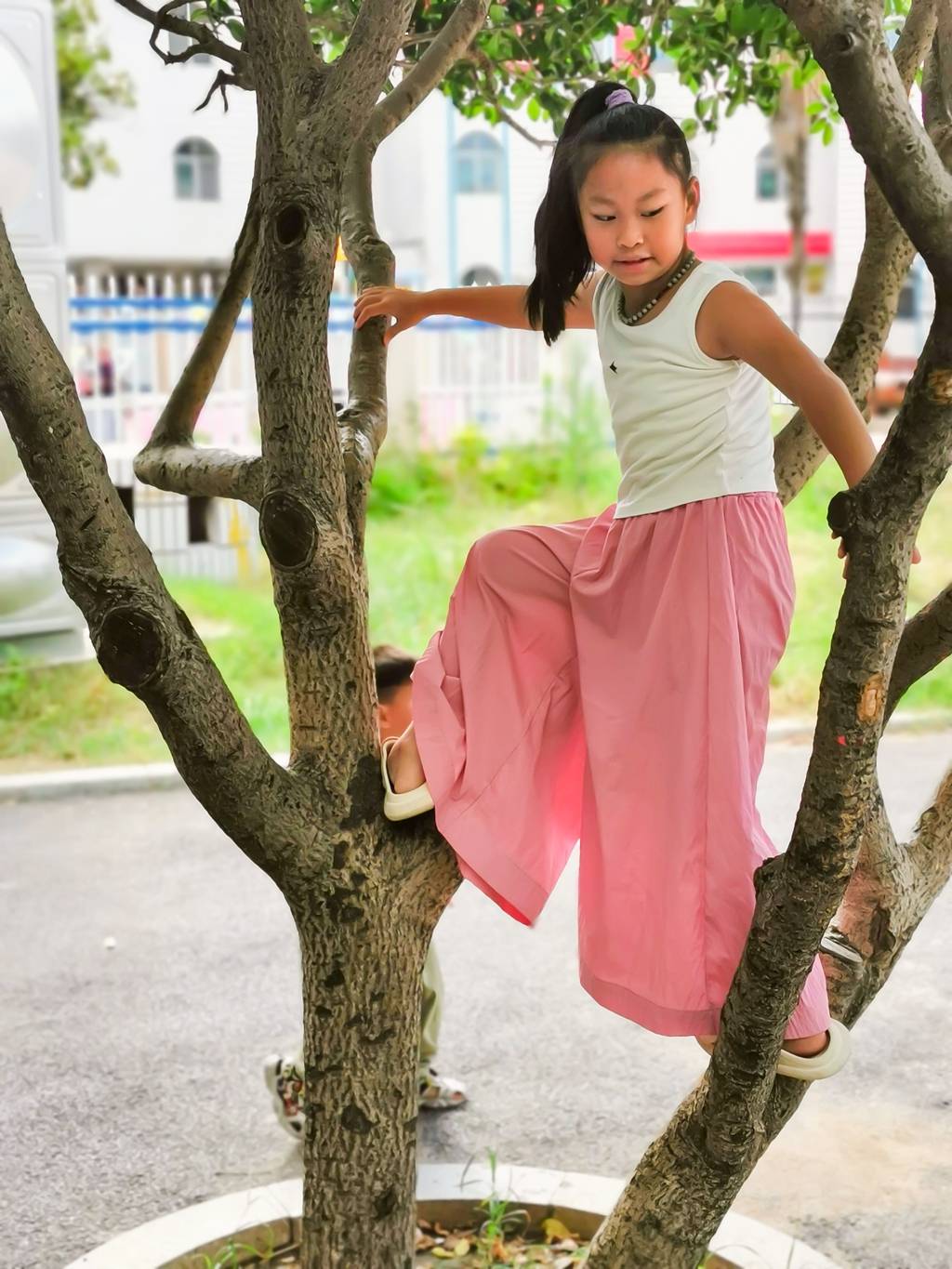 小区广场上的童趣