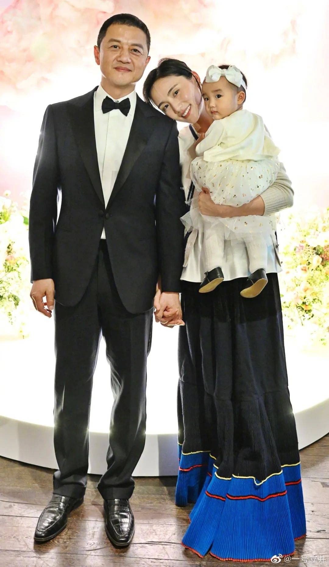 李亚鹏妻子海哈金喜否认离婚,回应19岁年龄差、房产话题:没房产、还债优先