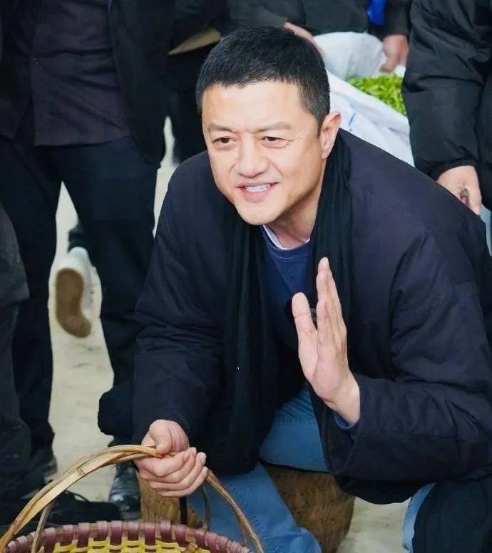 李亚鹏妻子海哈金喜否认离婚,回应19岁年龄差、房产话题:没房产、还债优先