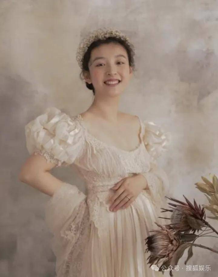 离婚三年又被拍到亲密逛超市,他俩这是纯带娃还是真复合了?