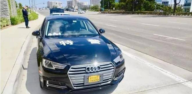 澳大利亚人抗议在车上贴中国八一军徽!吓得还以为是中国来抓他的