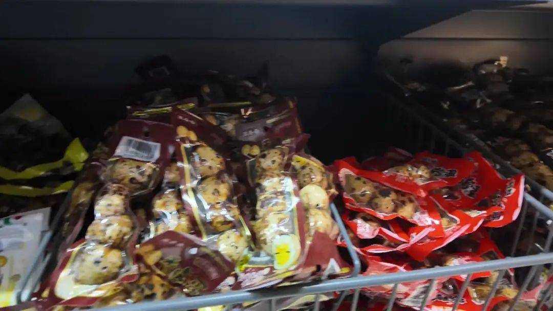 “我买的鹌鹑蛋,外包装上咋有两个日期?”