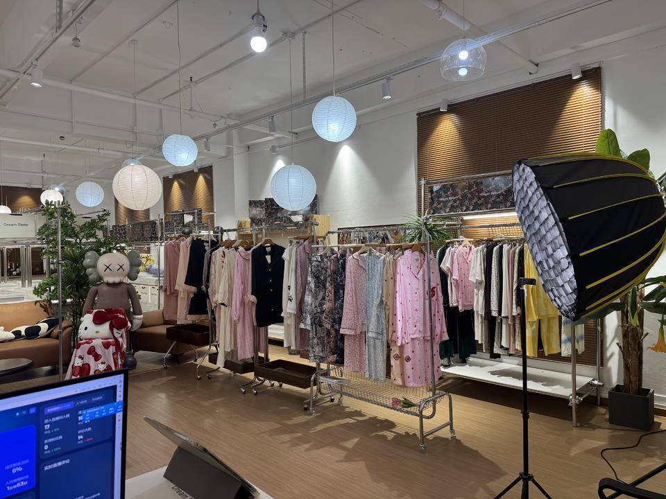 成本仅20元!上海警方成功破获一起生产、销售假冒品牌案,涉案金额4500余万元