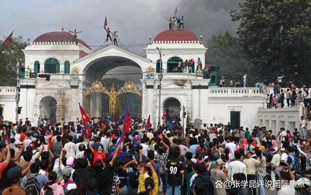 邻国一夜变天,高层接连遭殃,总理连夜跑路后,总统做出惊人决定