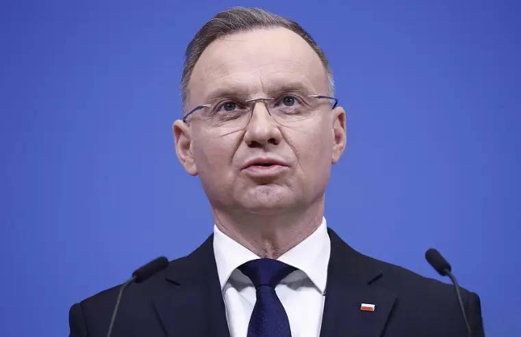 波兰阻碍中欧班列,英国强势插手,不到一天,中俄就迅速反击